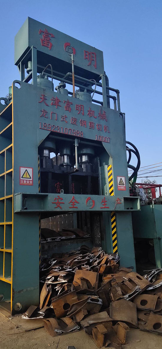 金屬破碎機,鋼筋切粒機,非金屬打包機,廢鋼抓鋼機,龍門式廢鋼剪切機.jpg